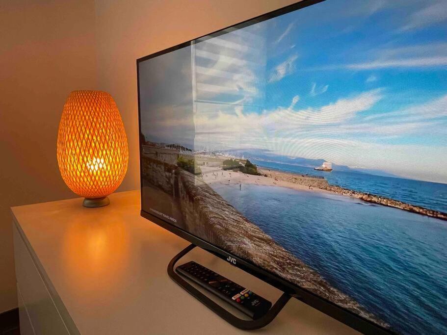 Superbe appartement, piscine, vue mer et montagnes Antibes Extérieur photo