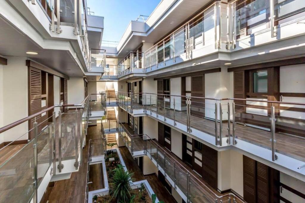 Superbe appartement, piscine, vue mer et montagnes Antibes Extérieur photo